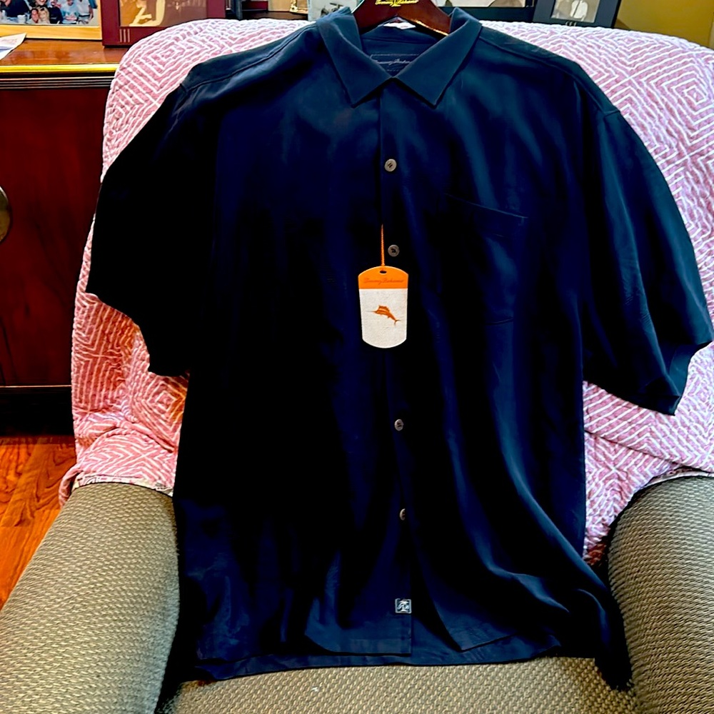 Black Tommy Bahama 100% silk XL button down short sleeve shirt